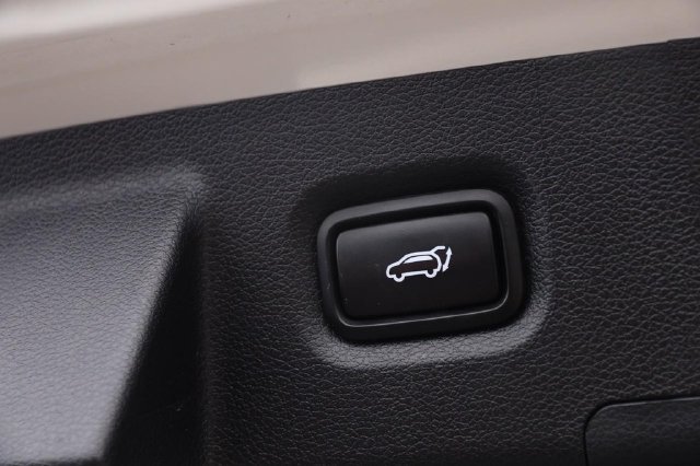Used 2023 Hyundai Santa Fe SEL w/ Premium Package FWD image 8
