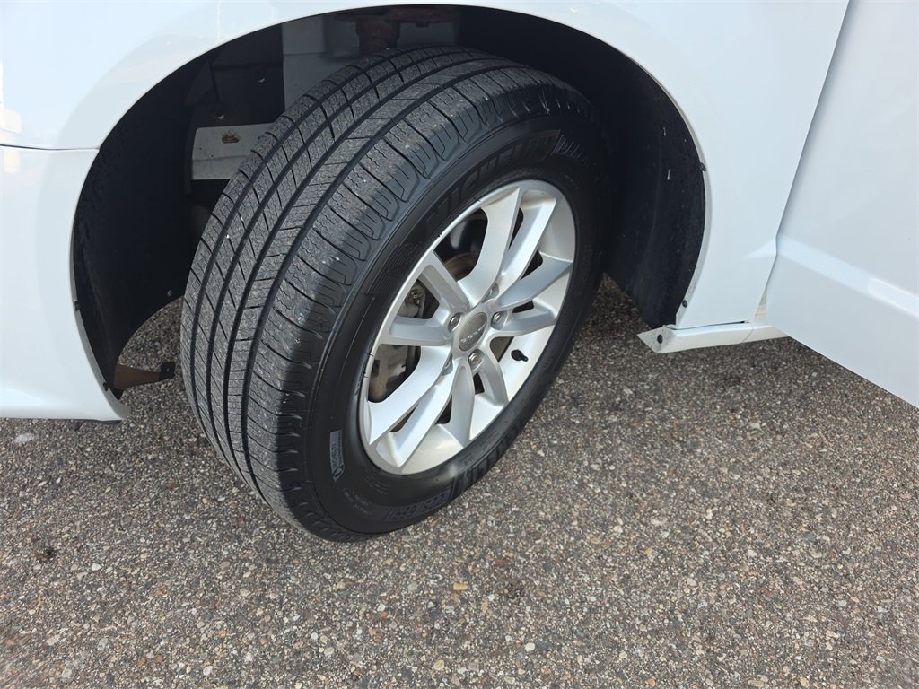 Used 2019 Dodge Grand Caravan SXT image 36