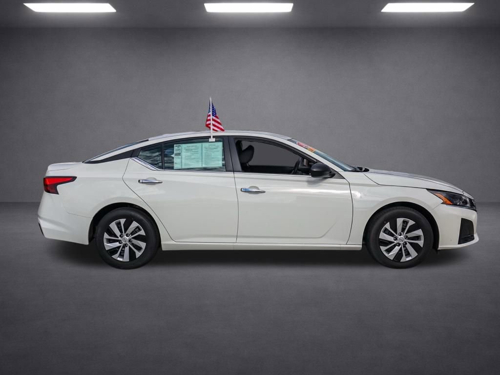 Used 2025 Nissan Altima 2.5 S image 3