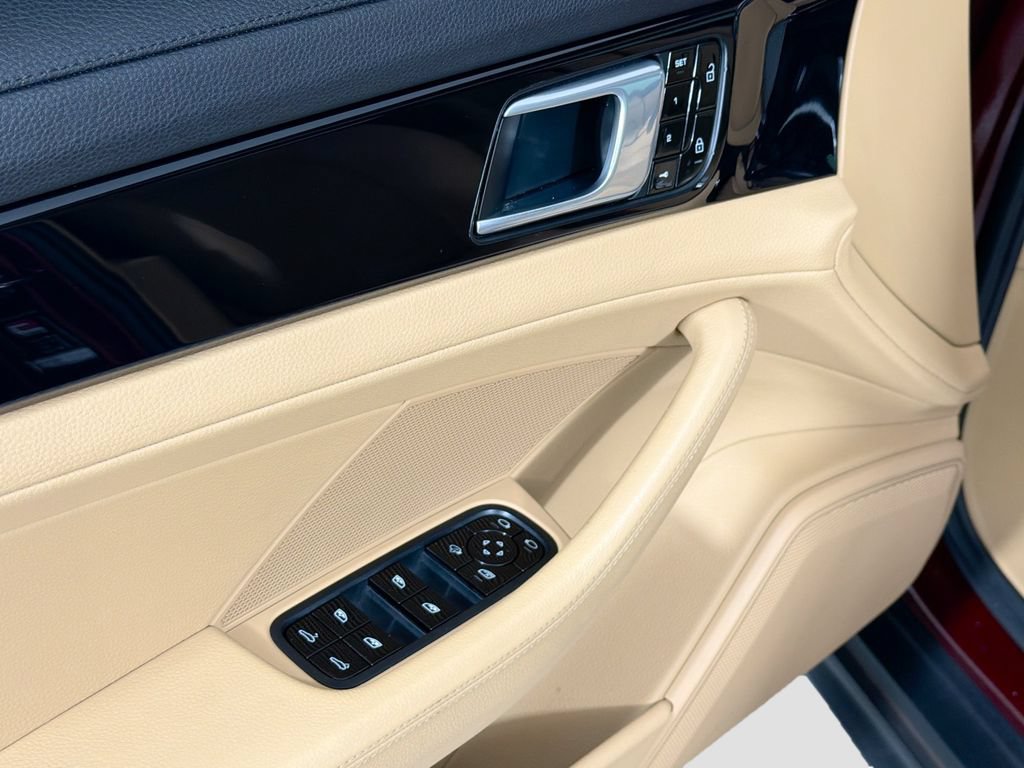 Used 2021 Porsche Panamera RWD image 18