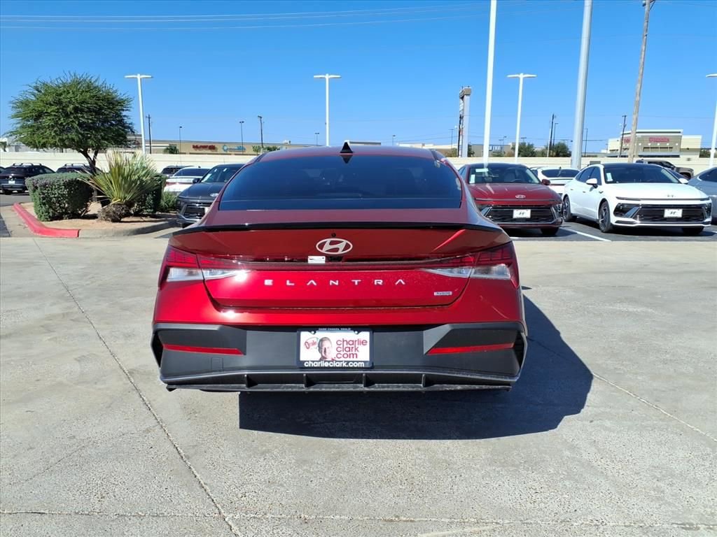 Used 2025 Hyundai Elantra SEL image 4
