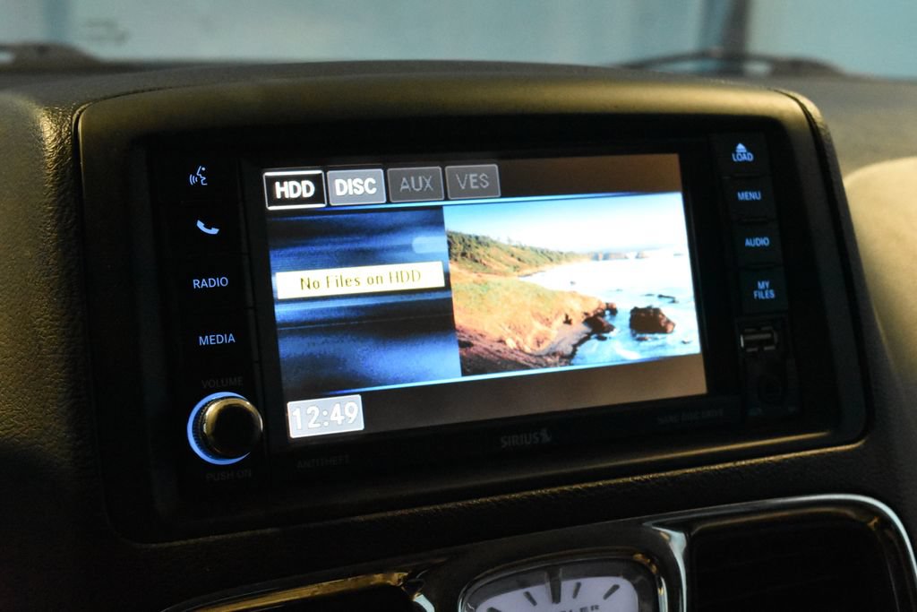 Used 2016 Chrysler Town & Country Touring FWD image 10