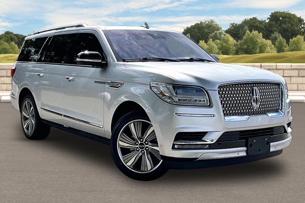 Used 2018 Lincoln Navigator L Reserve w/ Technology Package AWD/4WD image 2