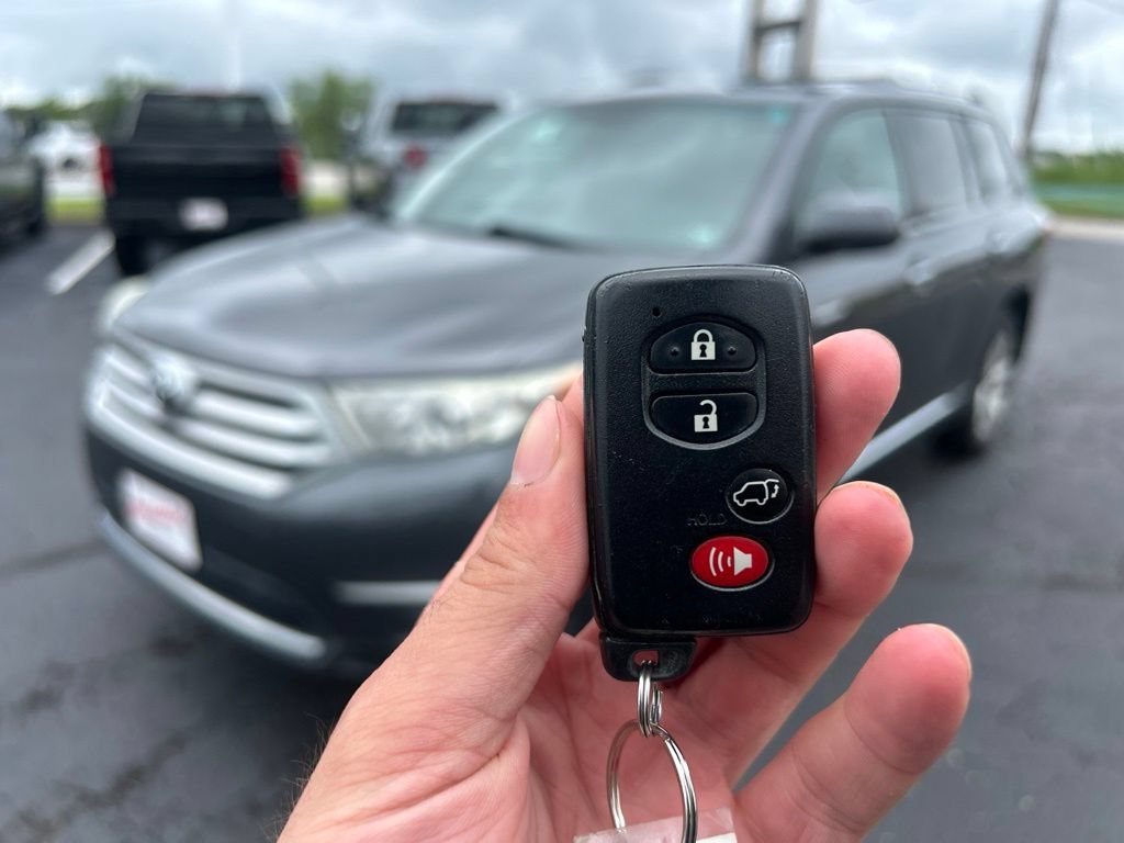 Used 2012 Toyota Highlander Limited w/ Tow Pkg AWD/4WD image 45