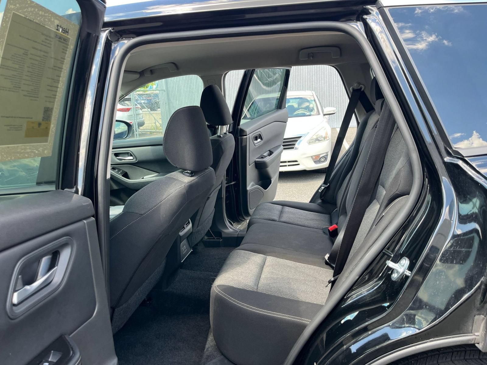 Used 2025 Nissan Rogue SV FWD image 28