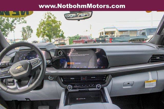 New 2025 Chevrolet Suburban Premier image 13