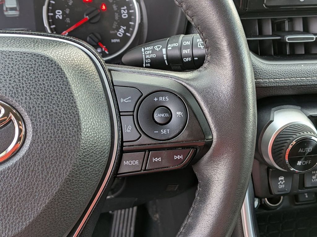 Used 2022 Toyota RAV4 XLE Premium image 19