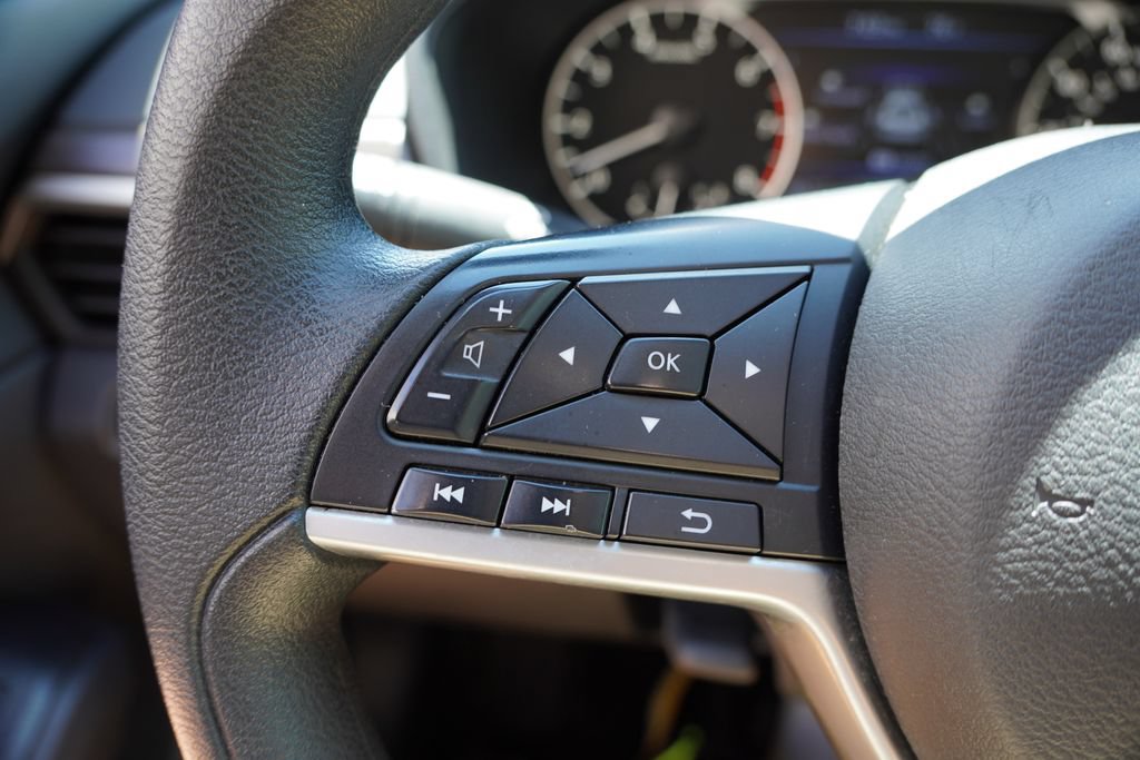 Used 2025 Nissan Altima 2.5 SV FWD image 28