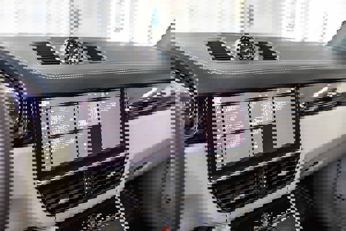 Used 2021 Porsche Cayenne E-Hybrid image 28