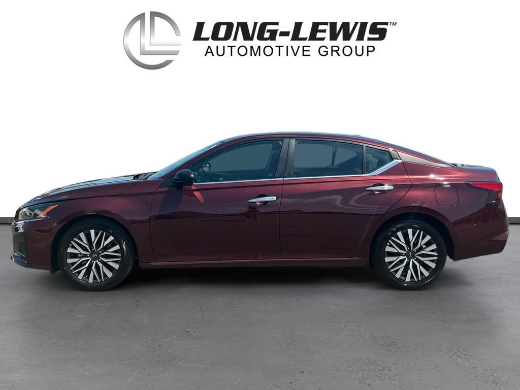 Used 2025 Nissan Altima 2.5 SV FWD image 2