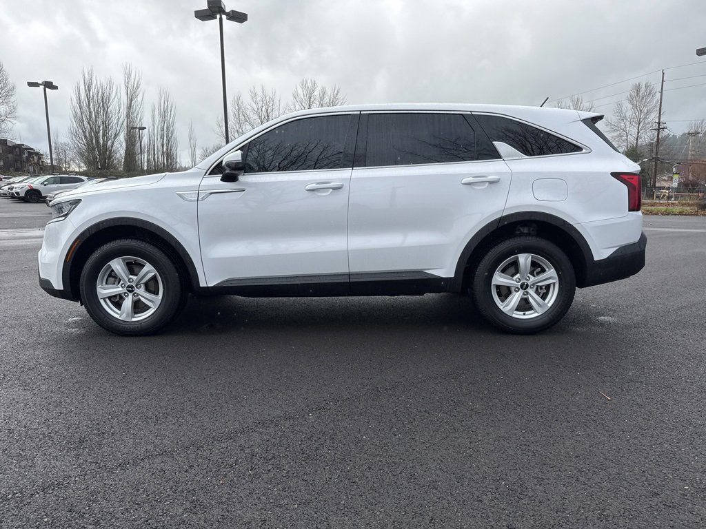 Used 2023 Kia Sorento LX image 4