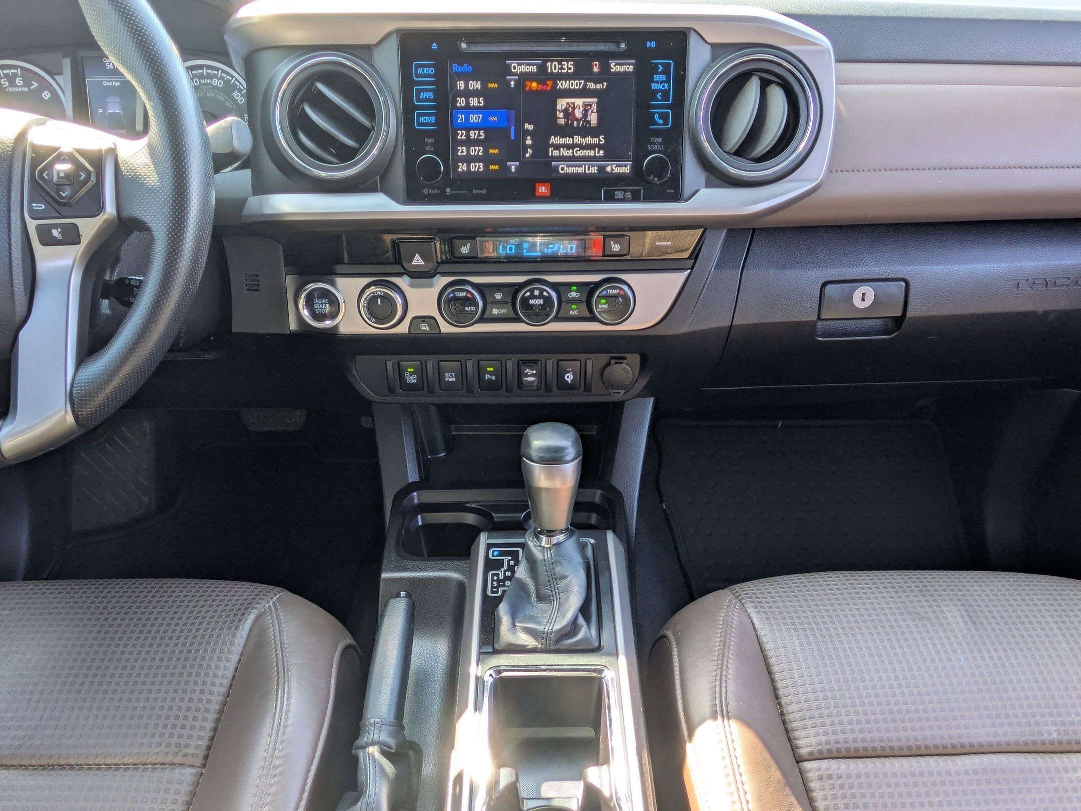 Used 2016 Toyota Tacoma Limited w/ Towing Package image 30