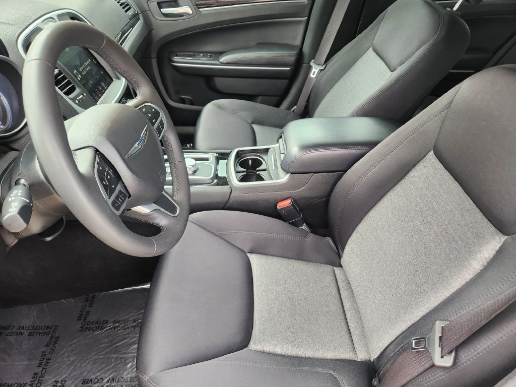 Used 2023 Chrysler 300 Touring w/ Sport Appearance Package RWD image 22