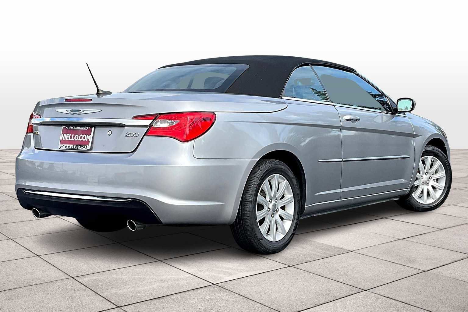 Used 2013 Chrysler 200 Touring image 16