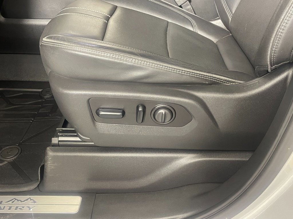 Used 2020 Chevrolet Silverado 2500 High Country w/ Technology Package image 24