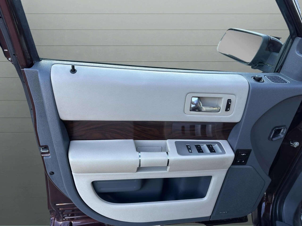 Used 2009 Ford Flex SEL image 16