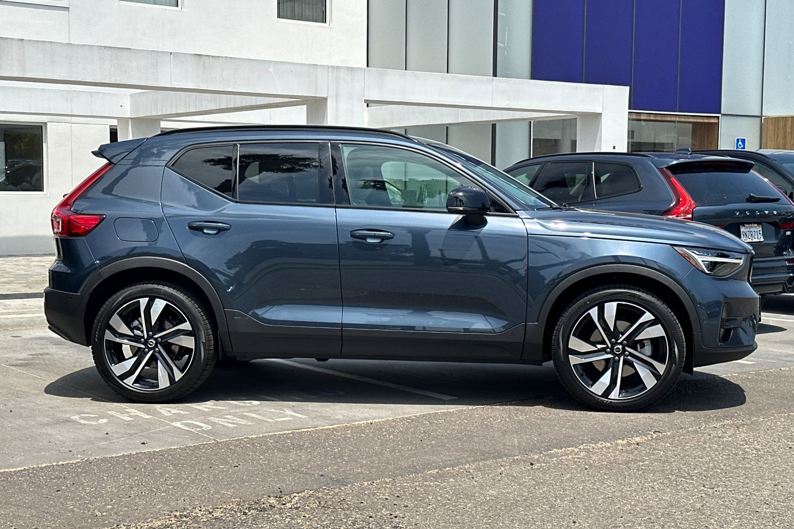 New 2026 Volvo XC40 B5 Ultra w/ Climate Package image 4