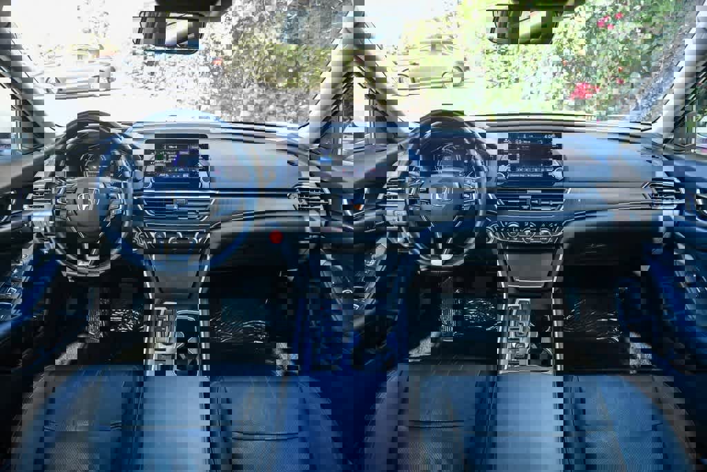 Used 2019 Honda Accord Touring image 15