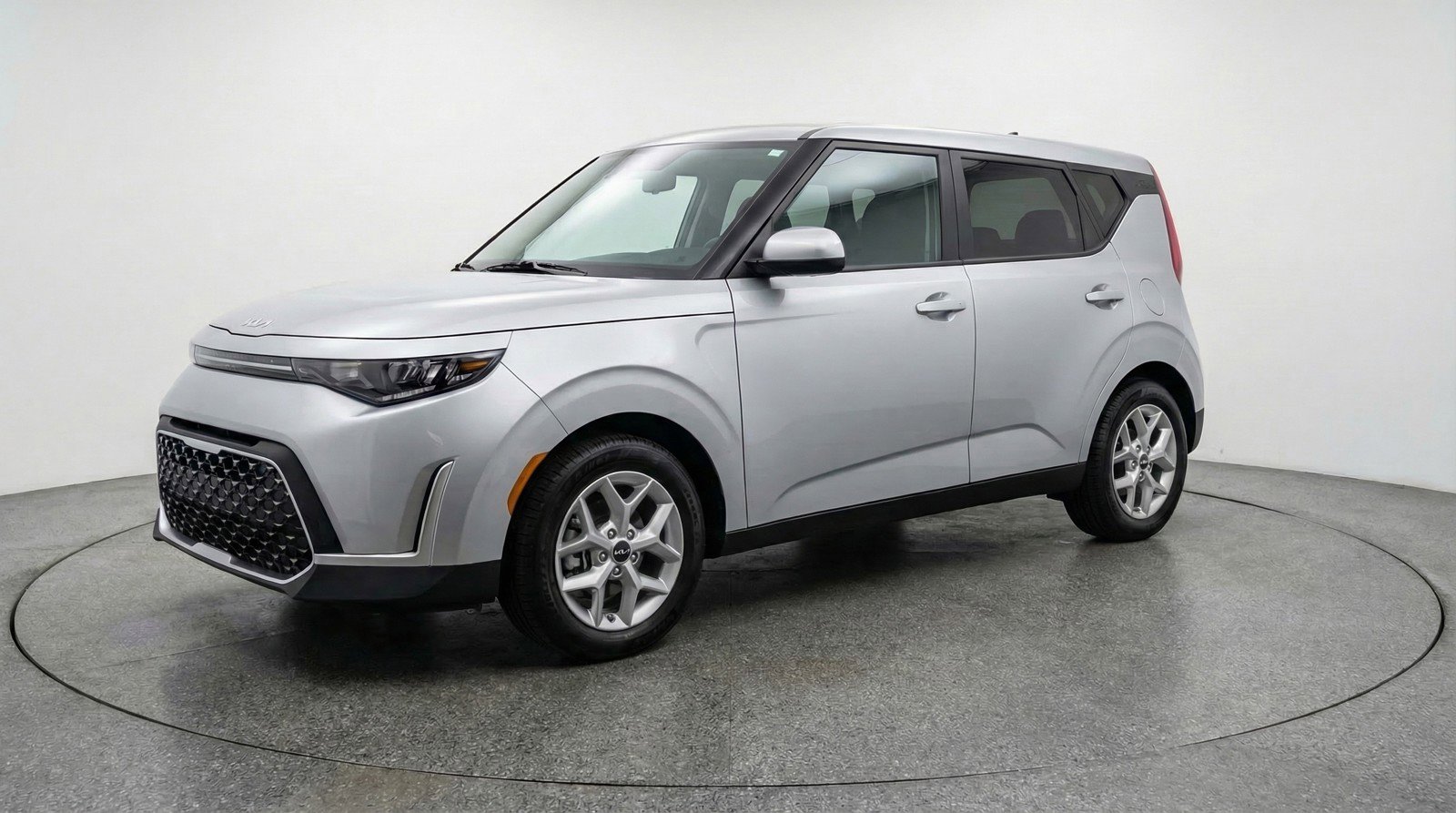 Used 2025 Kia Soul LX w/ LX Technology Package image 3