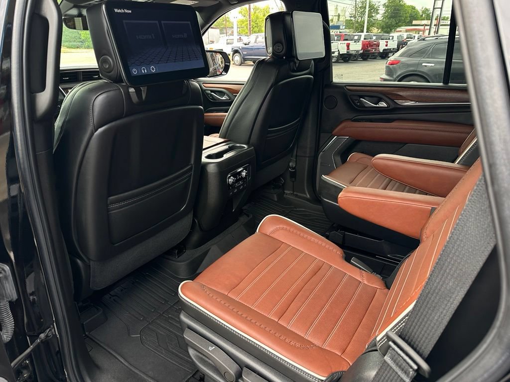 Used 2023 GMC Yukon Denali Ultimate w/ LPO, Floor Liner Package AWD/4WD image 16
