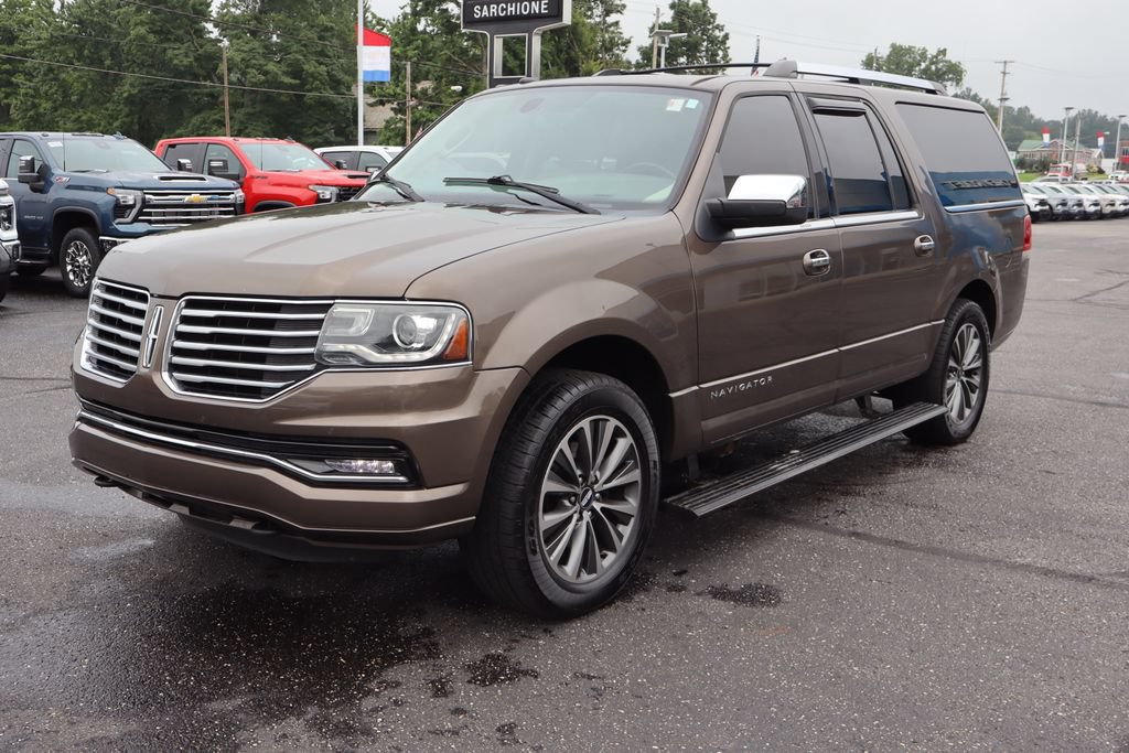Used 2017 Lincoln Navigator L Select AWD/4WD image 39