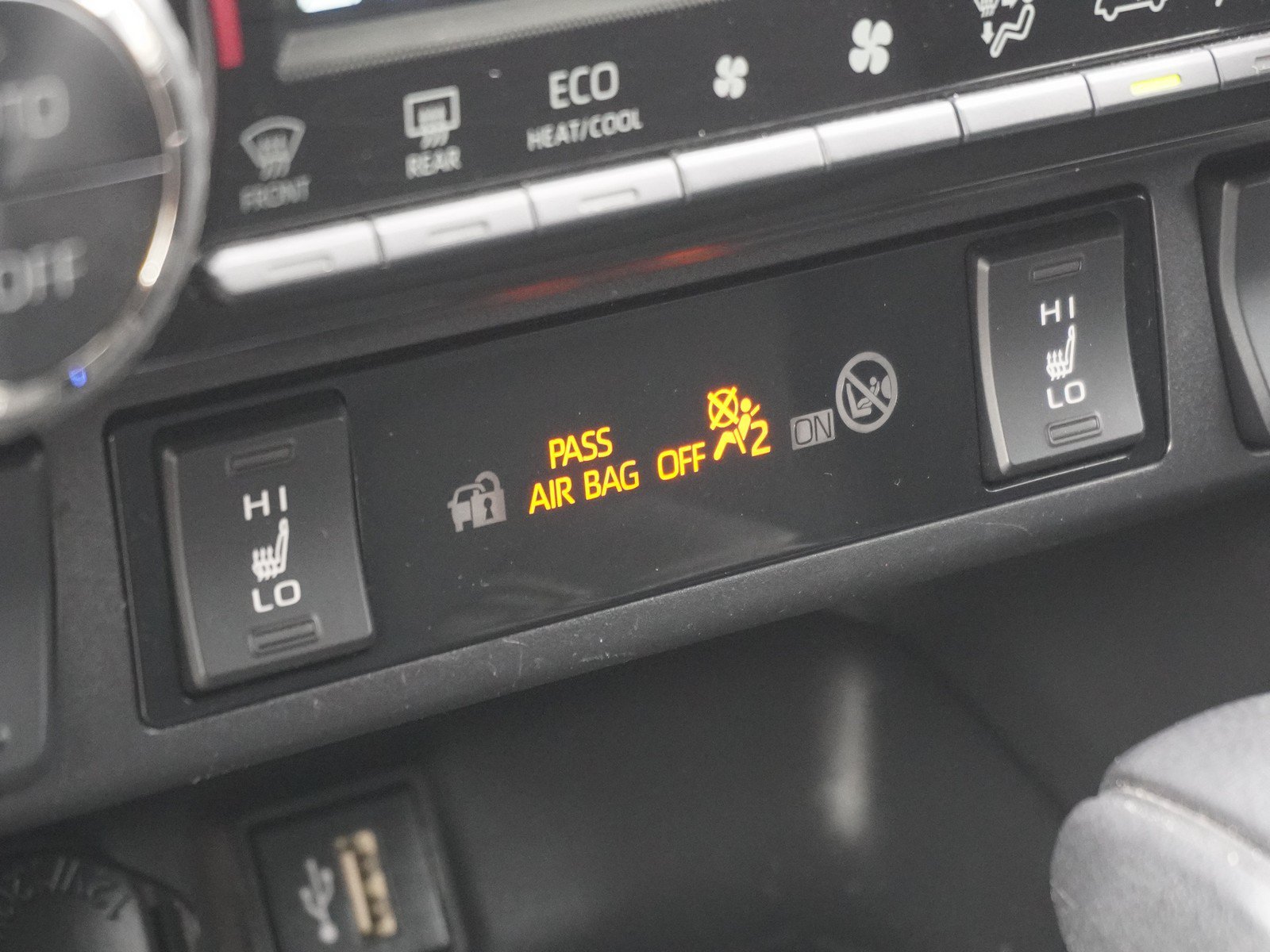 Used 2024 Toyota RAV4 XLE w/ Convenience Package FWD image 26