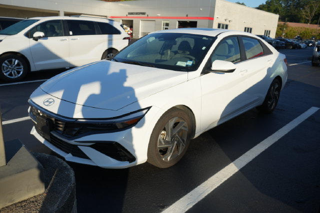 Used 2025 Hyundai Elantra SEL FWD image 8