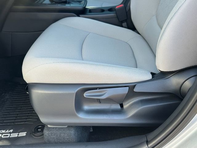 Used 2026 Toyota Corolla Cross LE FWD image 23