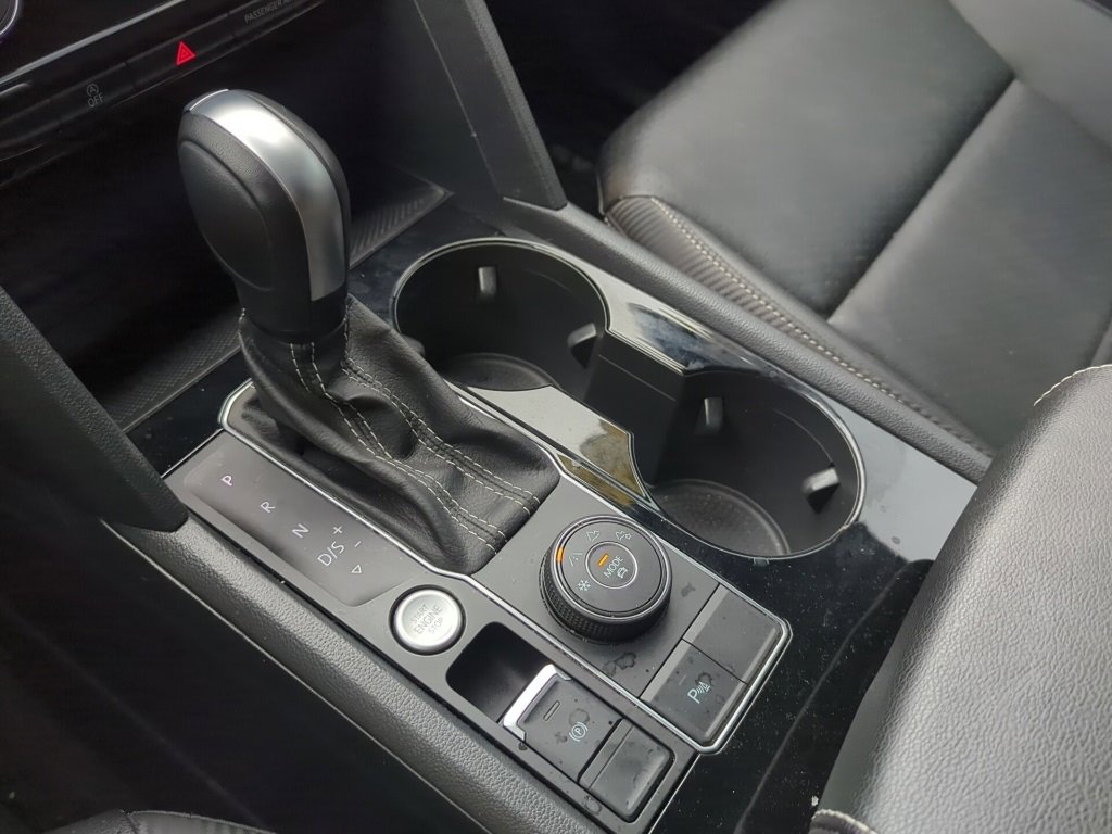 Used 2023 Volkswagen Atlas Cross Sport SE image 3