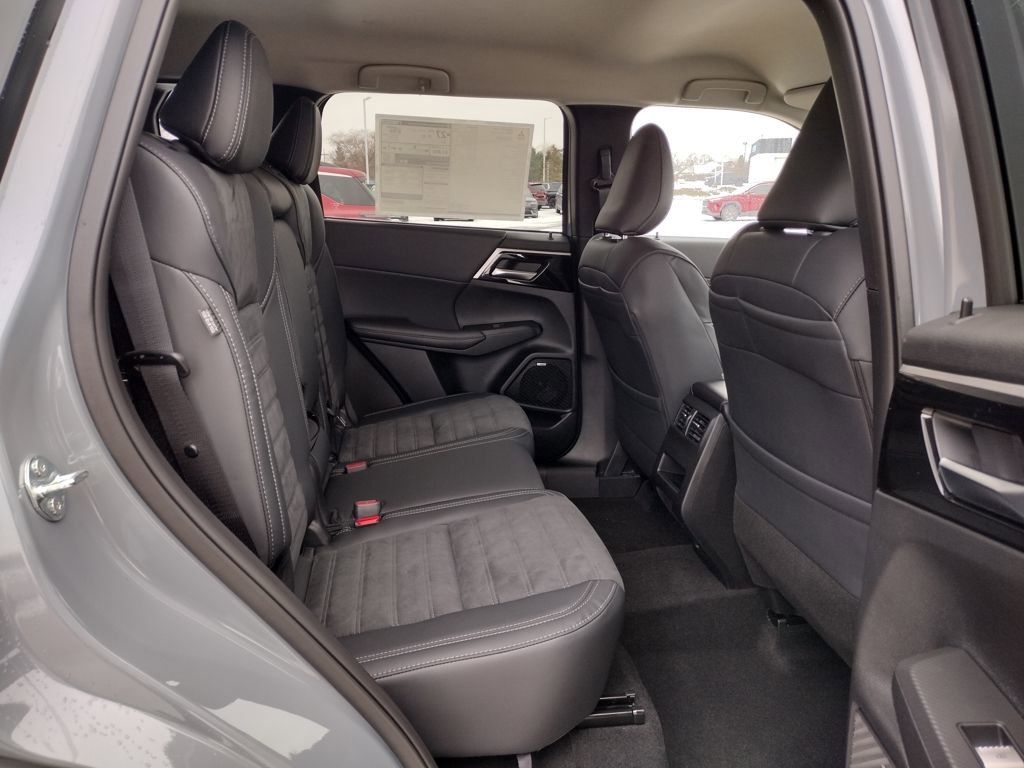 New 2026 Mitsubishi Outlander SE image 9