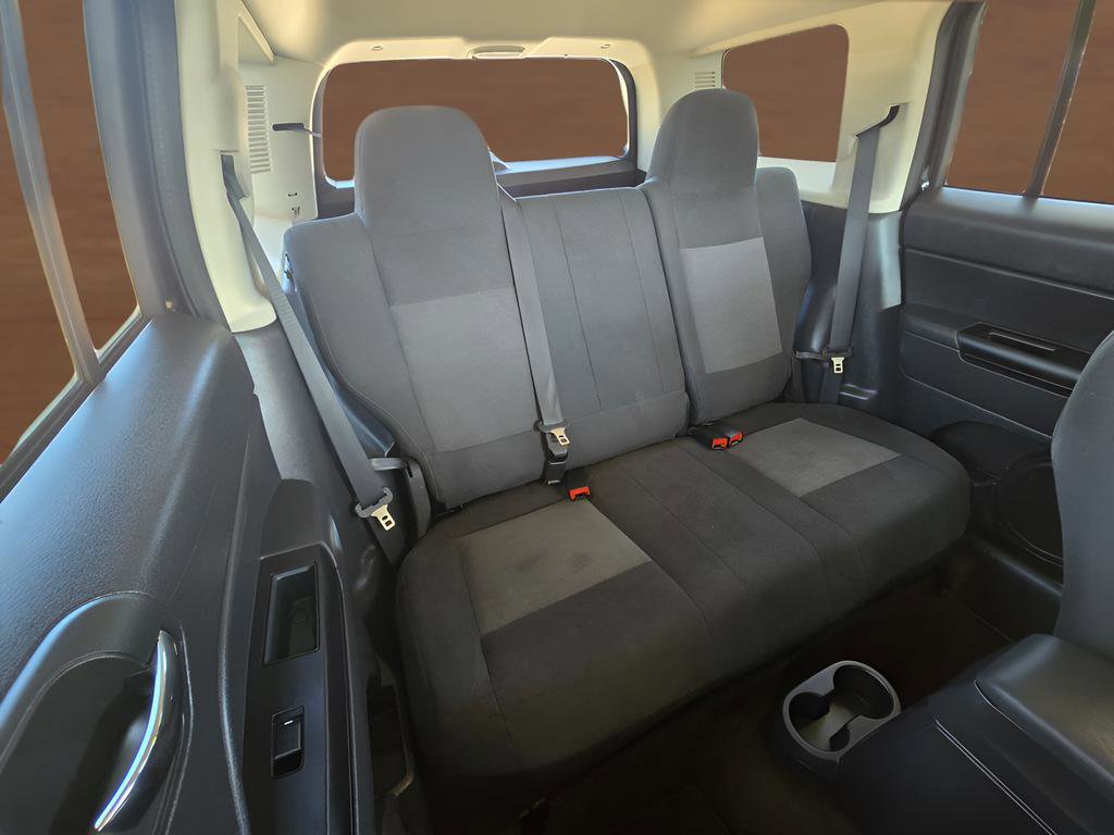 Used 2014 Jeep Patriot Latitude FWD image 31