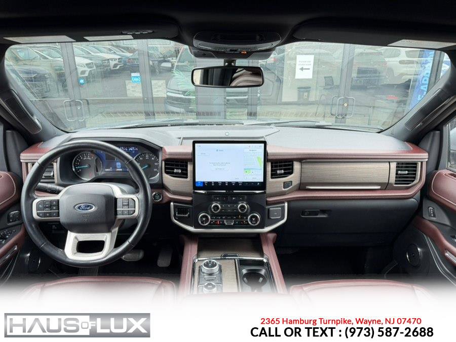 Used 2024 Ford Expedition Limited image 31