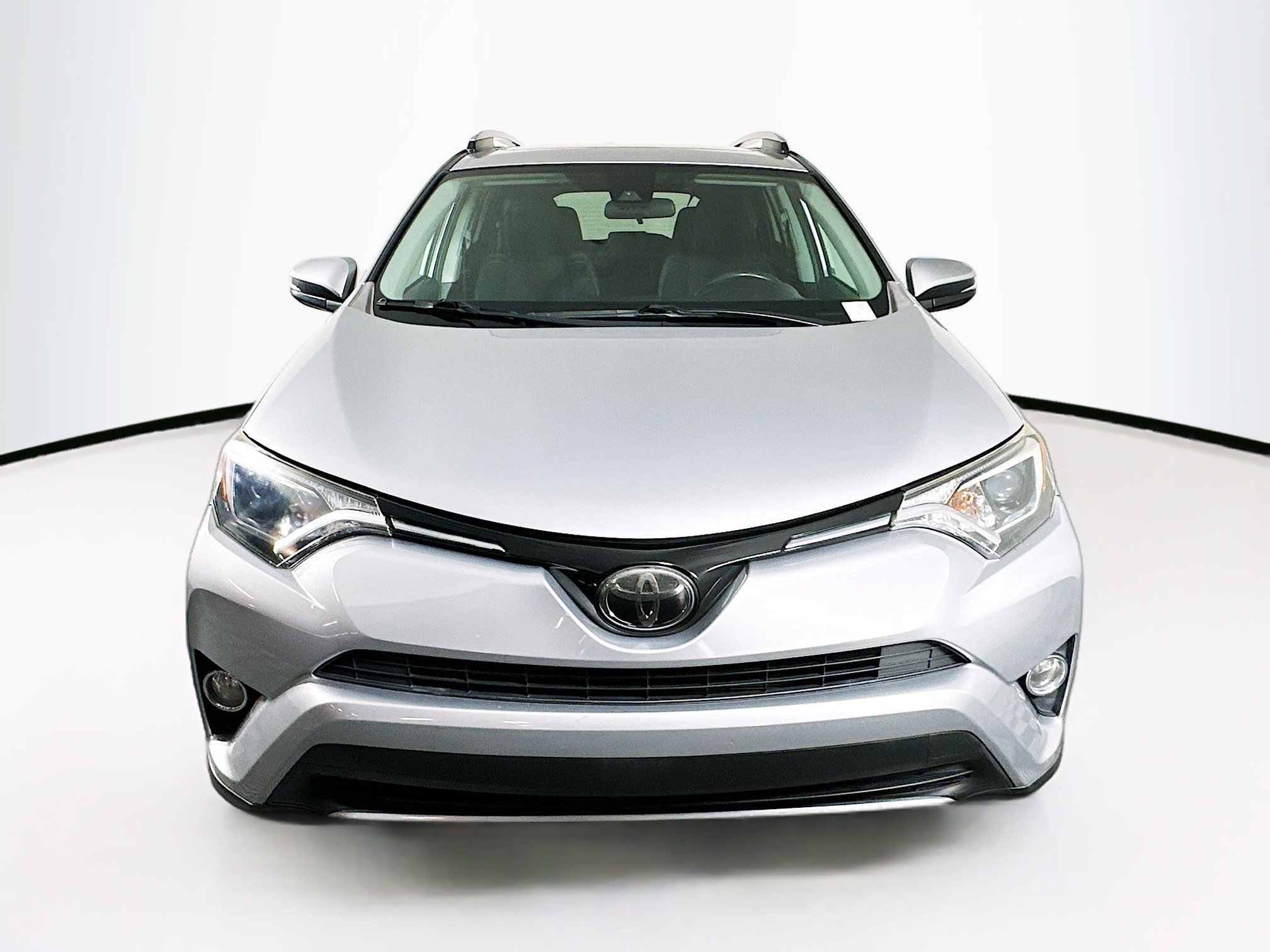 Used 2018 Toyota RAV4 XLE image 2