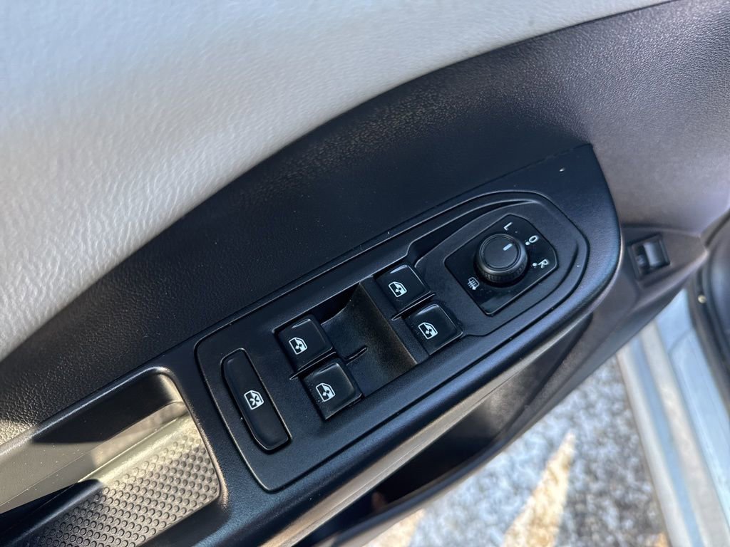 Used 2023 Volkswagen Taos SE image 11