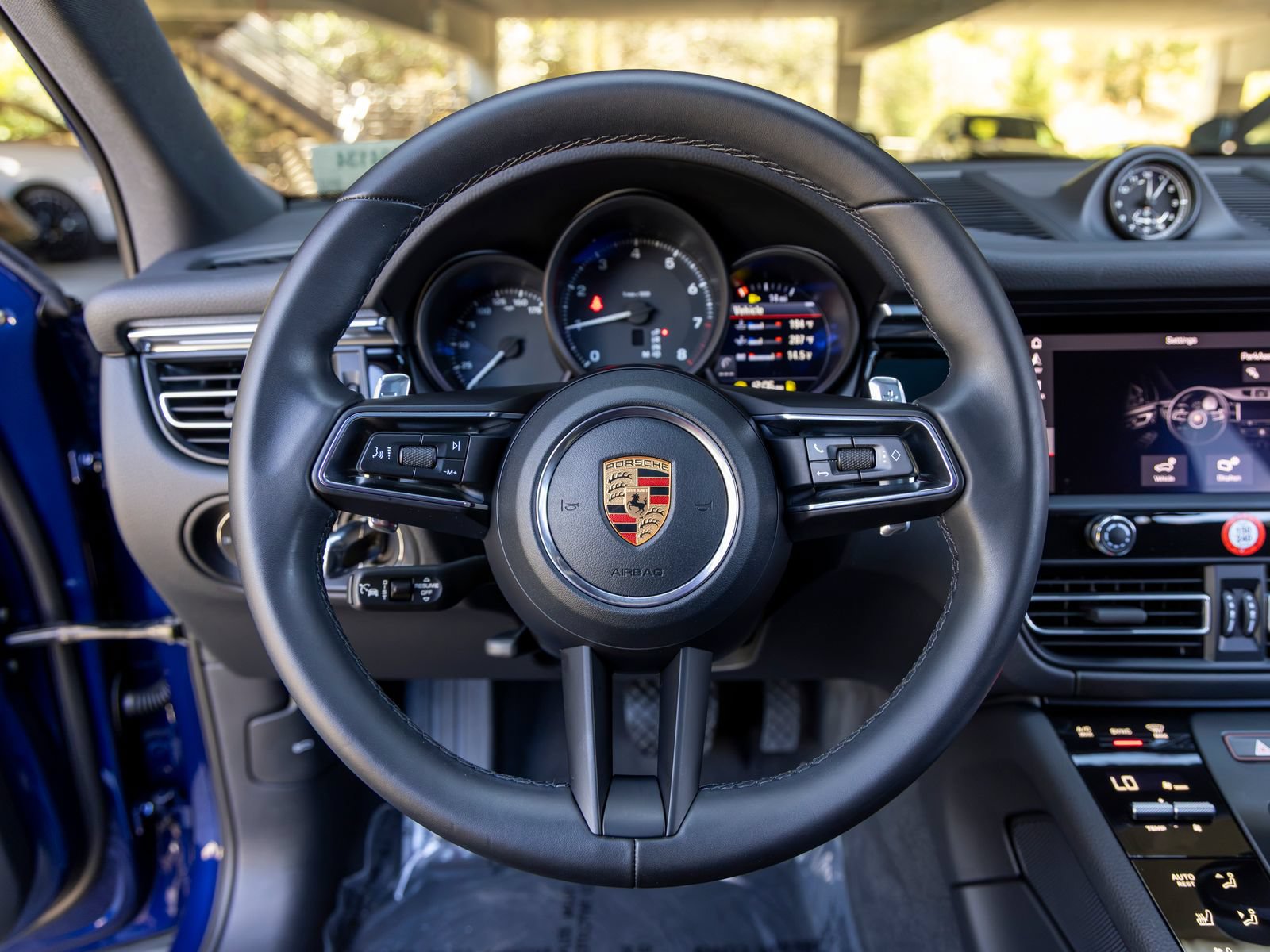 Certified 2026 Porsche Macan AWD/4WD image 34