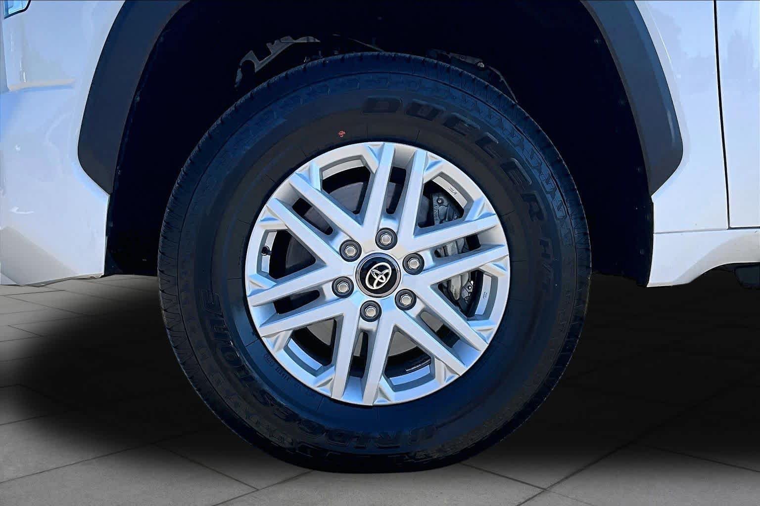 Used 2023 Toyota Tundra SR5 w/ SR5 Convenience Package AWD/4WD image 10