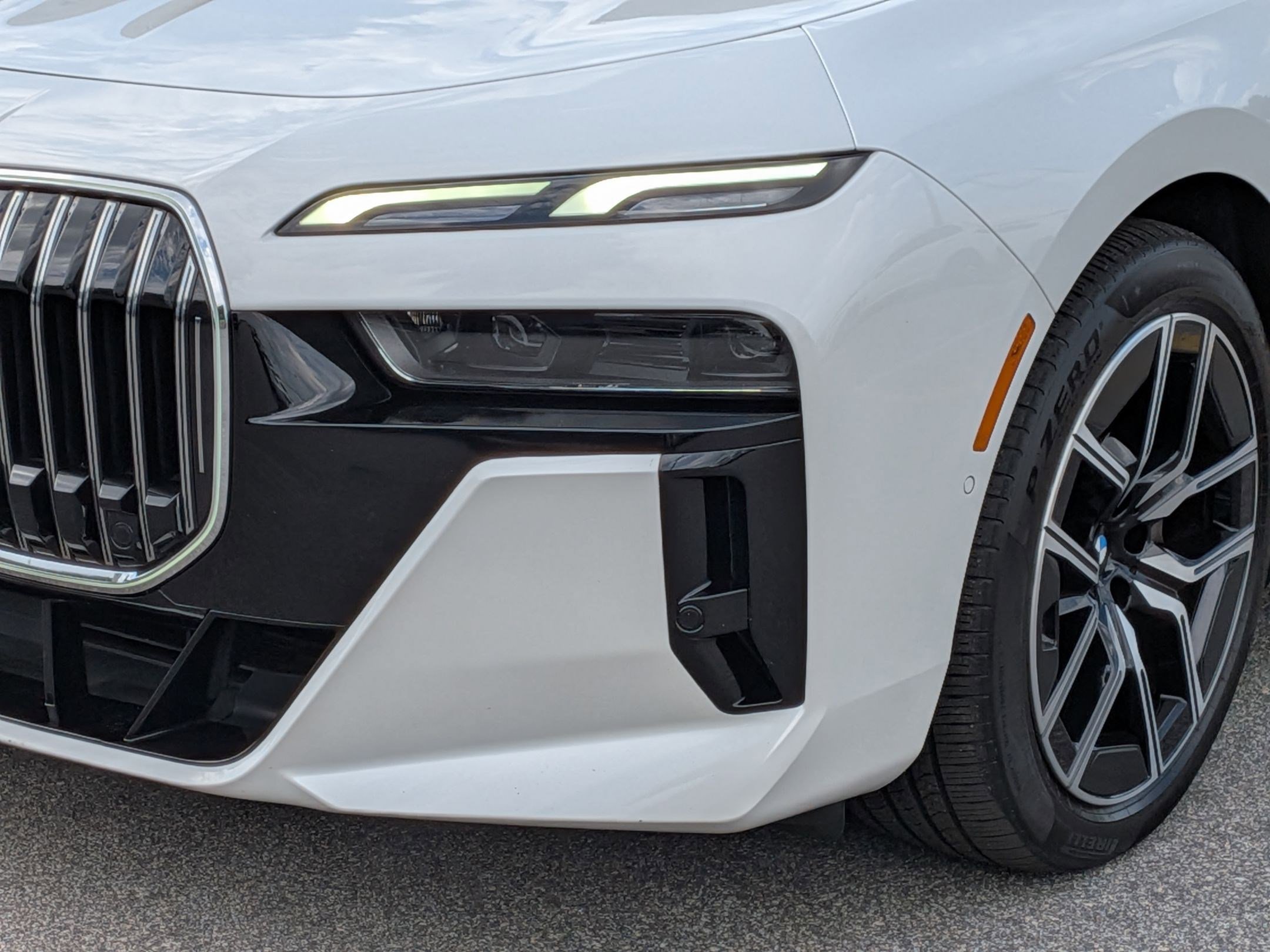 Certified 2023 BMW 740i RWD image 9
