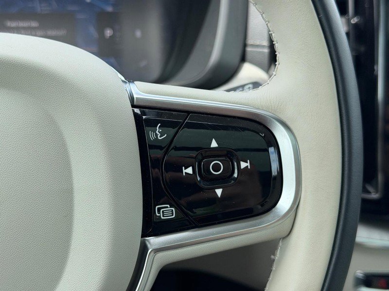 Certified 2023 Volvo XC60 B5 Ultimate AWD/4WD image 19