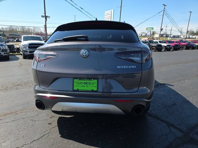 Used 2024 Alfa Romeo Stelvio Ti AWD/4WD image 7