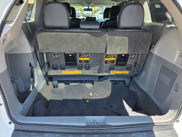 Used 2014 Toyota Sienna SE FWD image 14