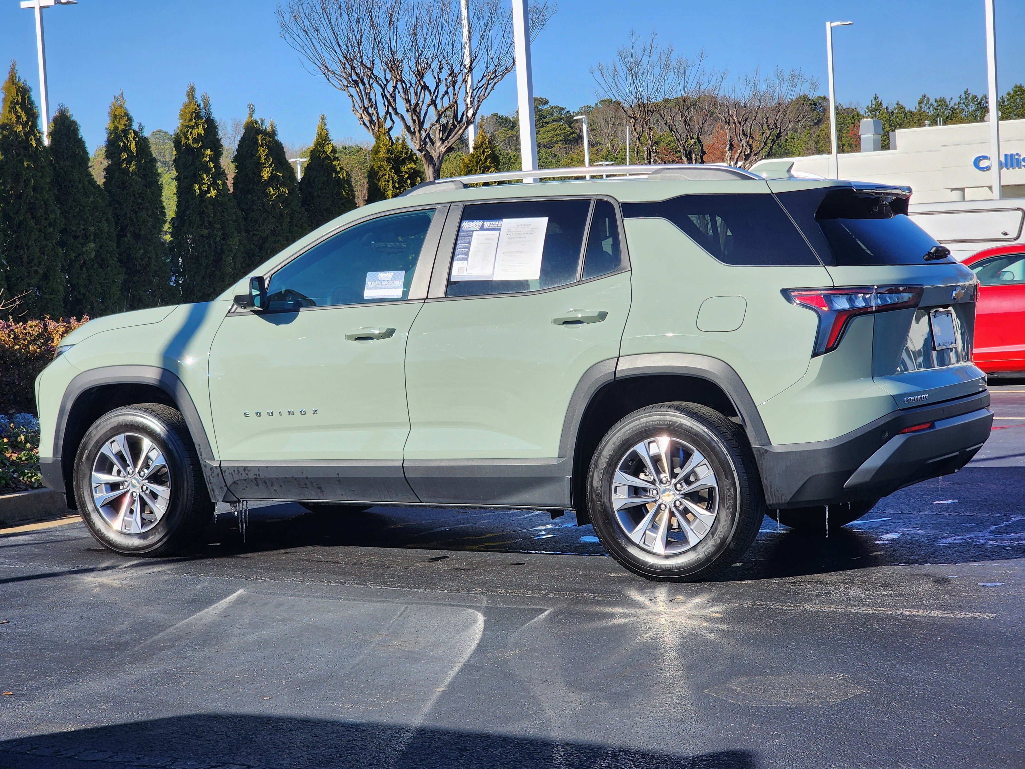 Used 2025 Chevrolet Equinox LT w/ Convenience Package II image 9