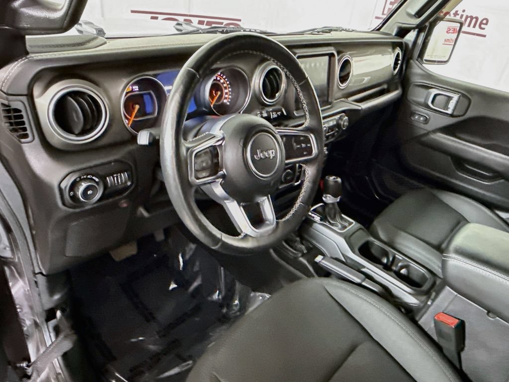 Used 2020 Jeep Wrangler Unlimited Sahara AWD/4WD image 17