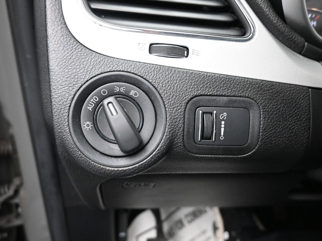 Used 2019 Dodge Journey SE image 22