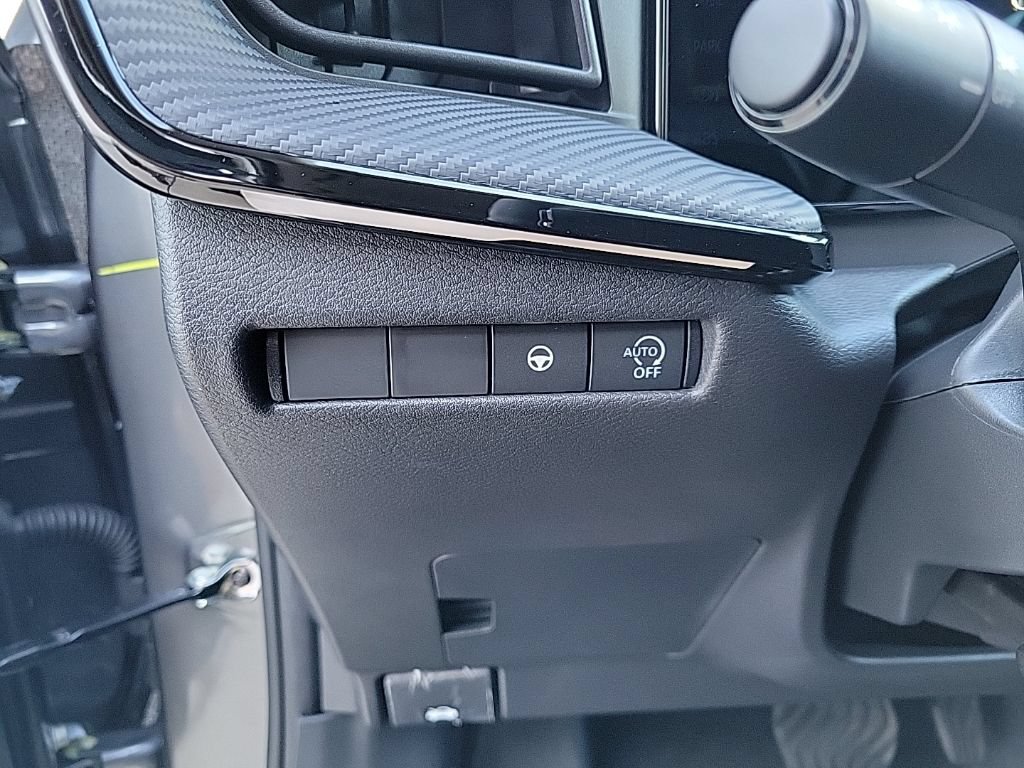 Certified 2025 Nissan Kicks SR FWD image 31
