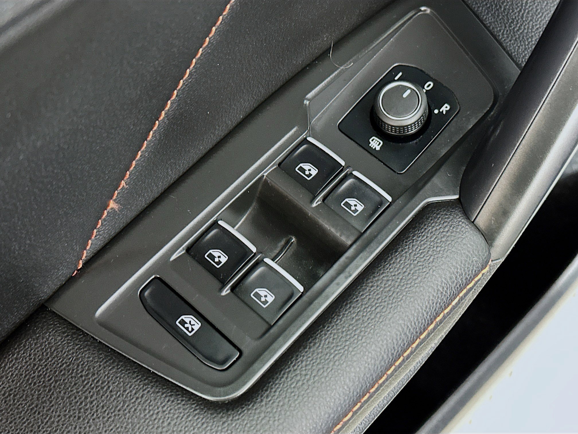 Used 2024 Volkswagen Tiguan Wolfsburg Edition image 17