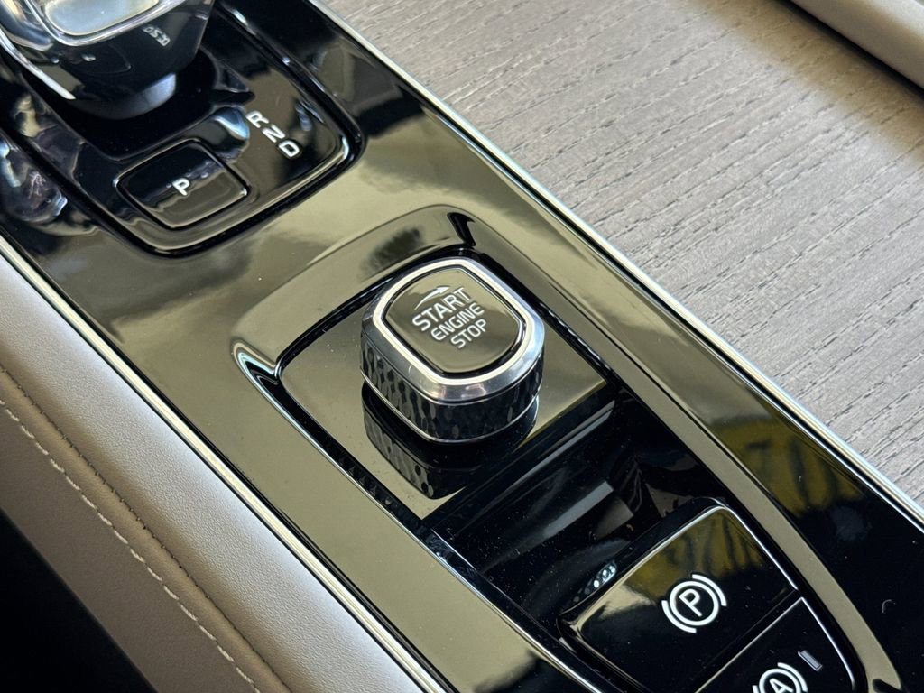 New 2026 Volvo XC90 B6 Plus w/ Protection Package Premier image 23