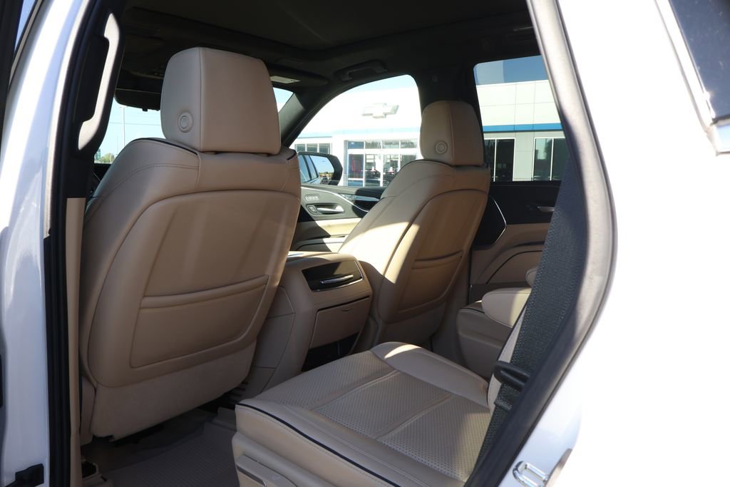 Used 2023 Cadillac Escalade Premium Luxury w/ Performance Package image 36