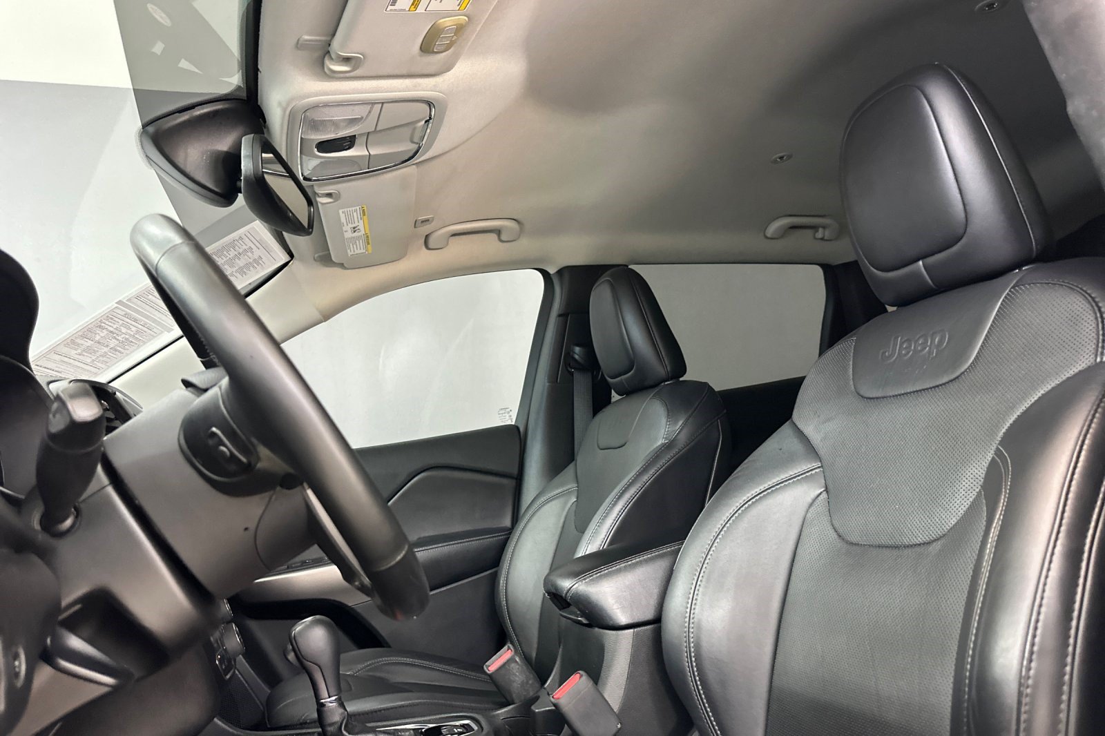 Used 2019 Jeep Cherokee Limited FWD image 5