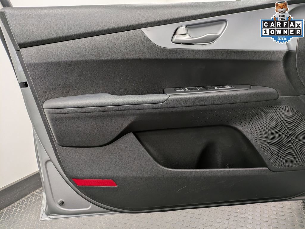 Used 2023 Kia Forte LXS w/ LXS Technology Package image 8