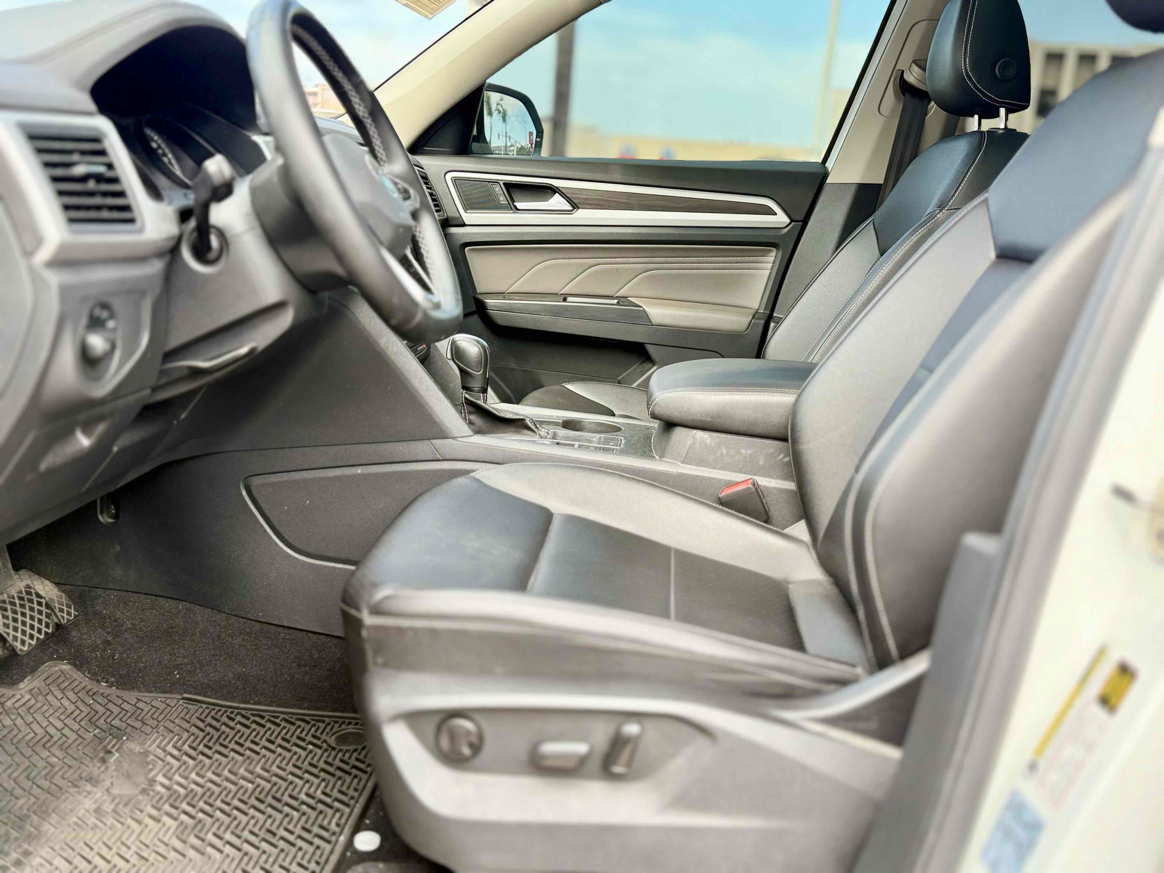 Used 2021 Volkswagen Atlas SE w/ Panoramic Sunroof Package FWD image 19